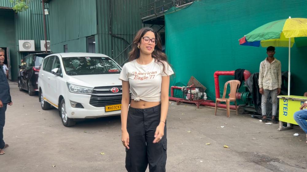 janhvi-kapoor-glamorous-look
